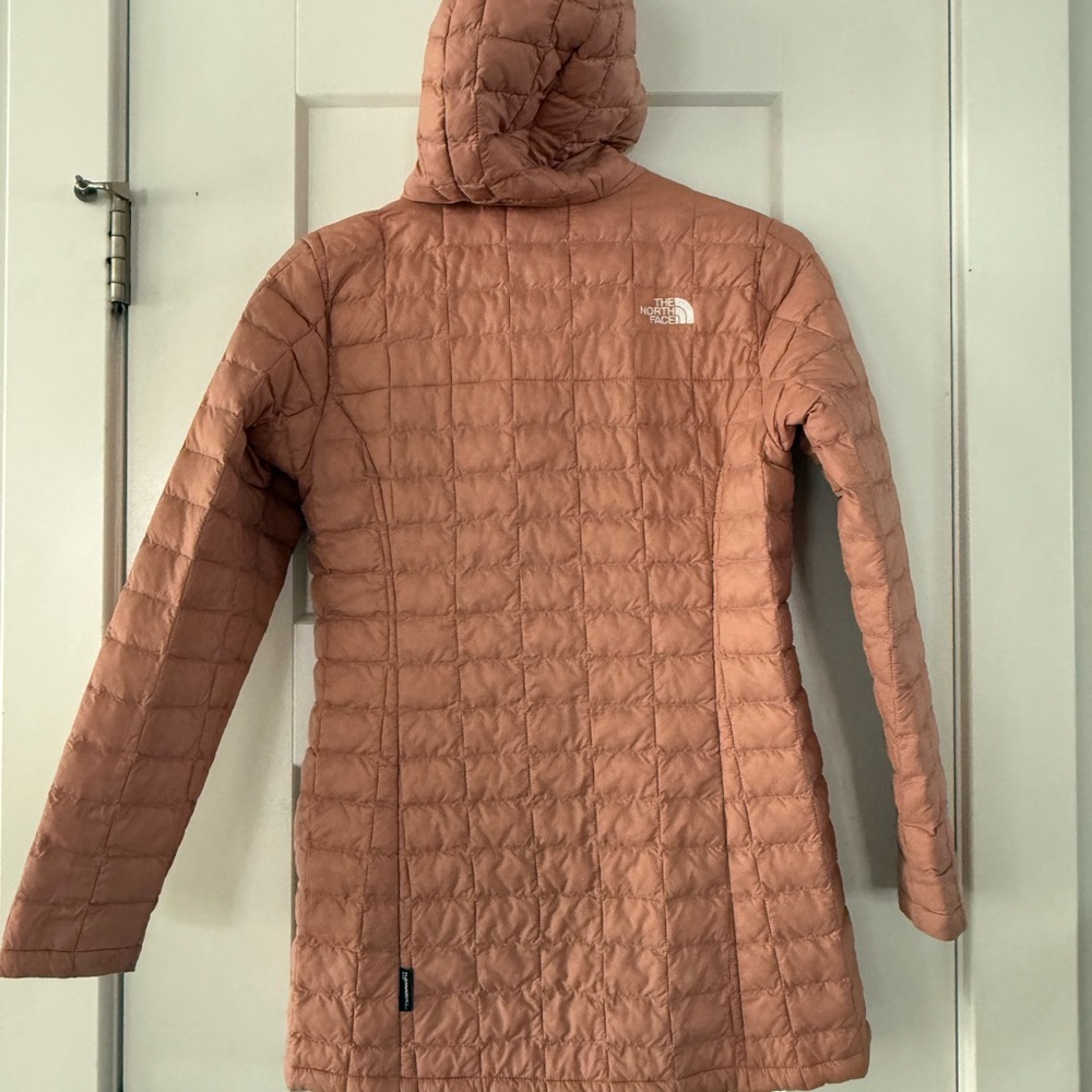 The North Face Girls Peach Quilted Puffer Jacket - Picture 8 of 13